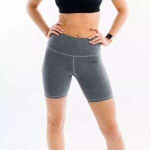 Zyia Soft n Snug Hustle Biker Shorts Gray Granite Womens Large Gym Athletic